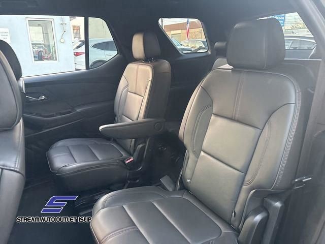 Used 2022 Chevrolet Traverse RS image 28