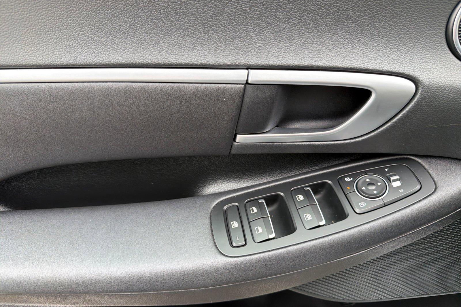 Used 2024 Hyundai Sonata SEL FWD image 11