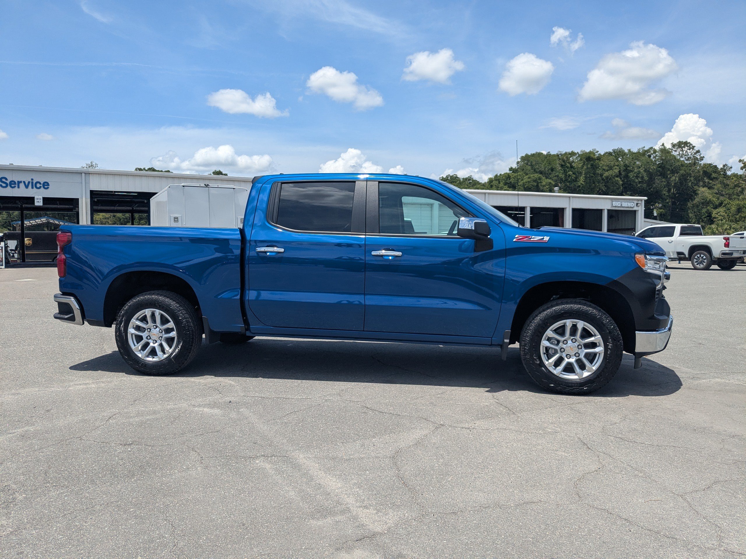 New 2026 Chevrolet Silverado 1500 LT w/ Z71 Off-Road Package AWD/4WD image 3