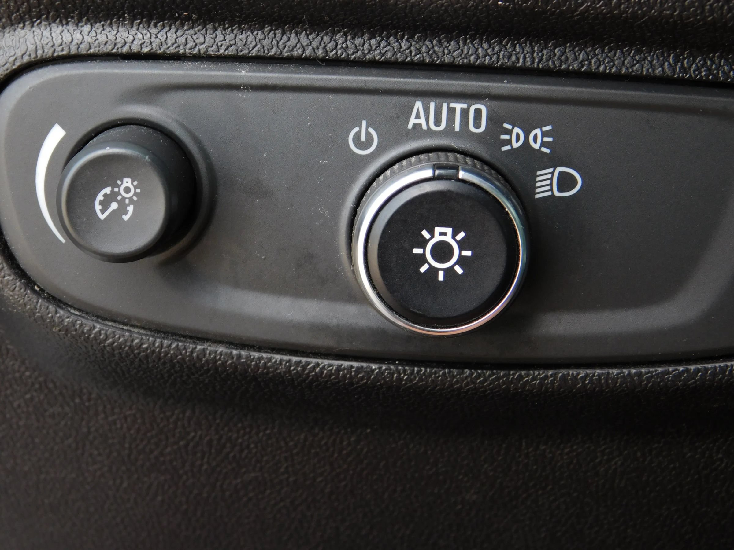 Used 2018 Chevrolet Equinox LS AWD/4WD image 24