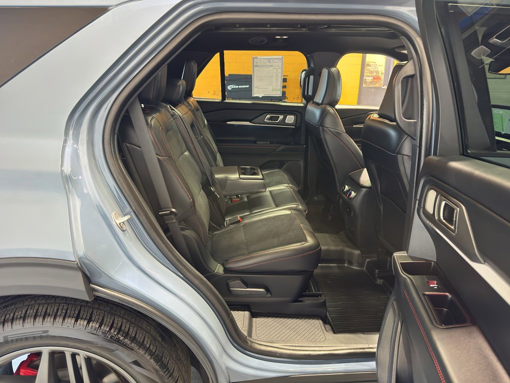 Used 2025 Ford Explorer ST AWD/4WD image 21
