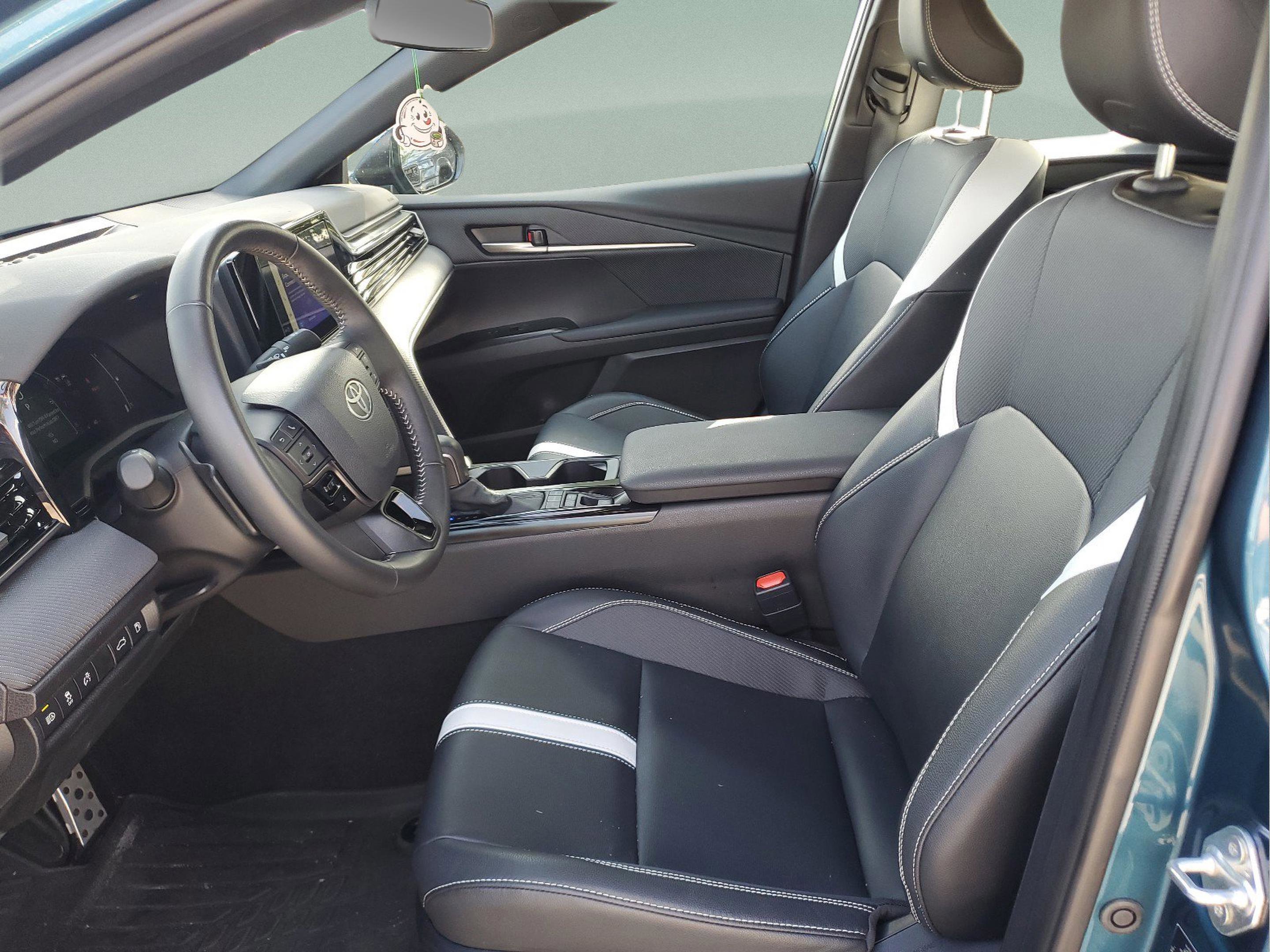 Used 2025 Toyota Camry SE image 20