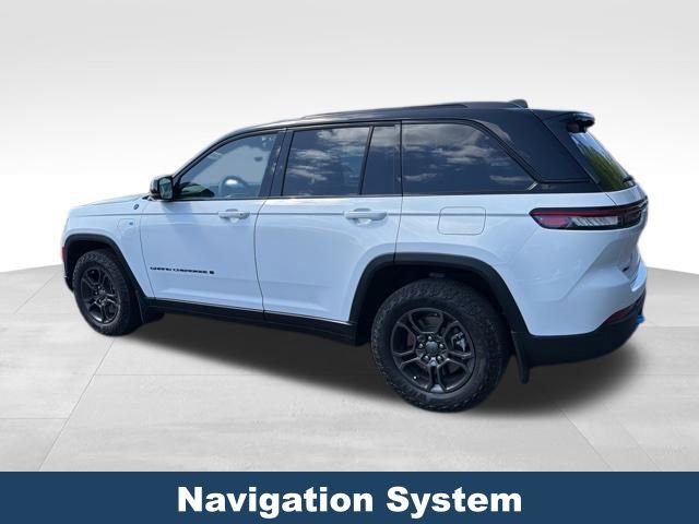 Used 2024 Jeep Grand Cherokee Trailhawk w/ Advanced Protech Group II AWD/4WD image 5