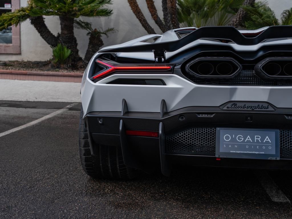 Used 2025 Lamborghini Revuelto AWD/4WD image 31