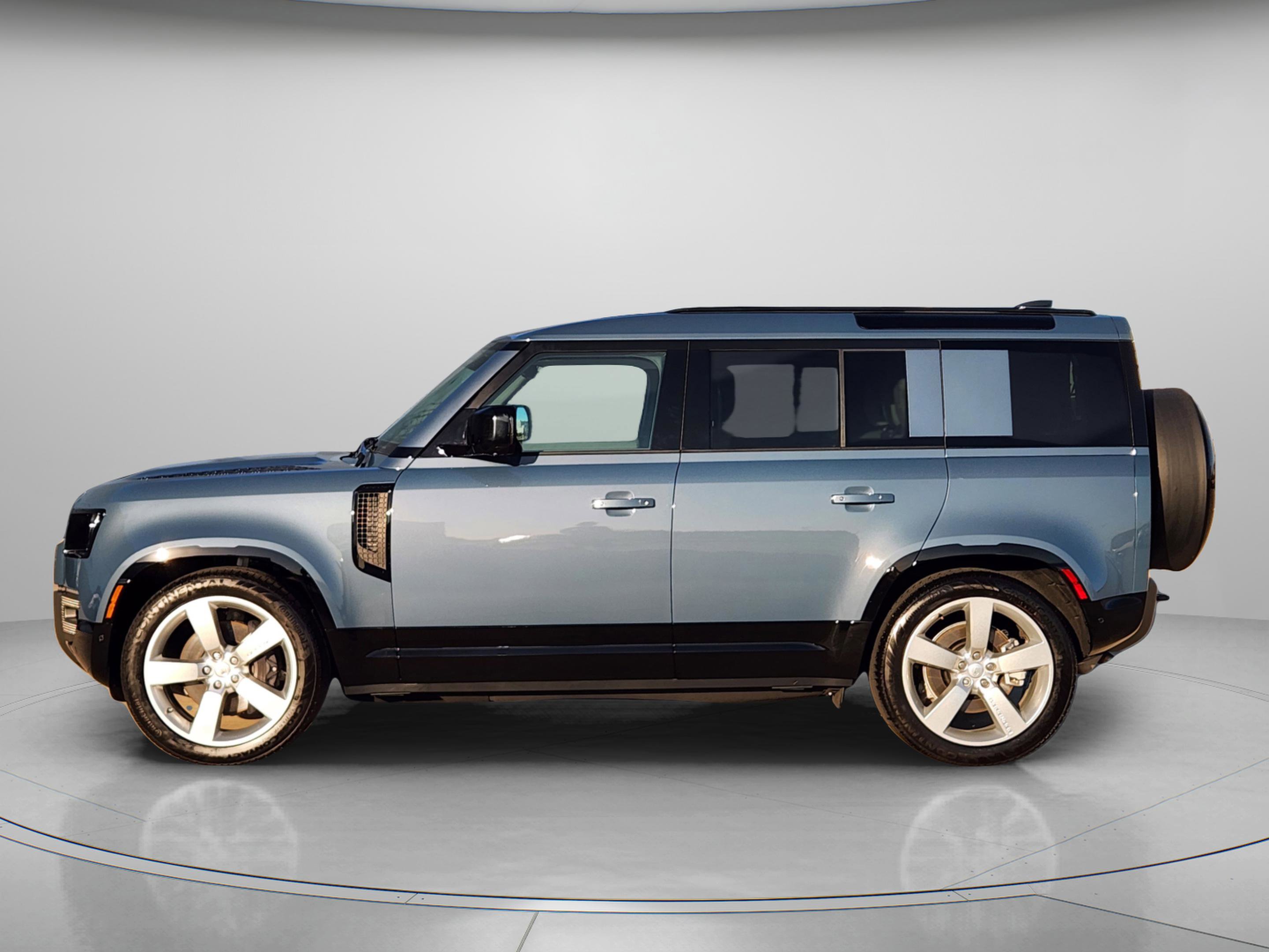 Used 2025 Land Rover Defender 110 X-Dynamic SE video 2