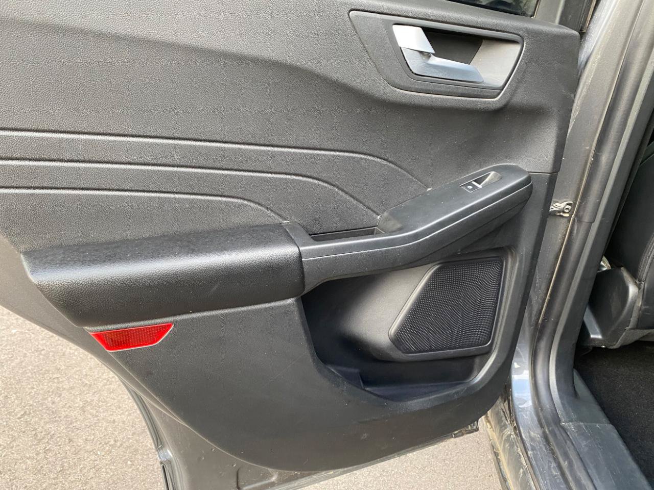 Used 2025 Ford Escape ST-Line w/ Equipment Group 301A FWD image 33