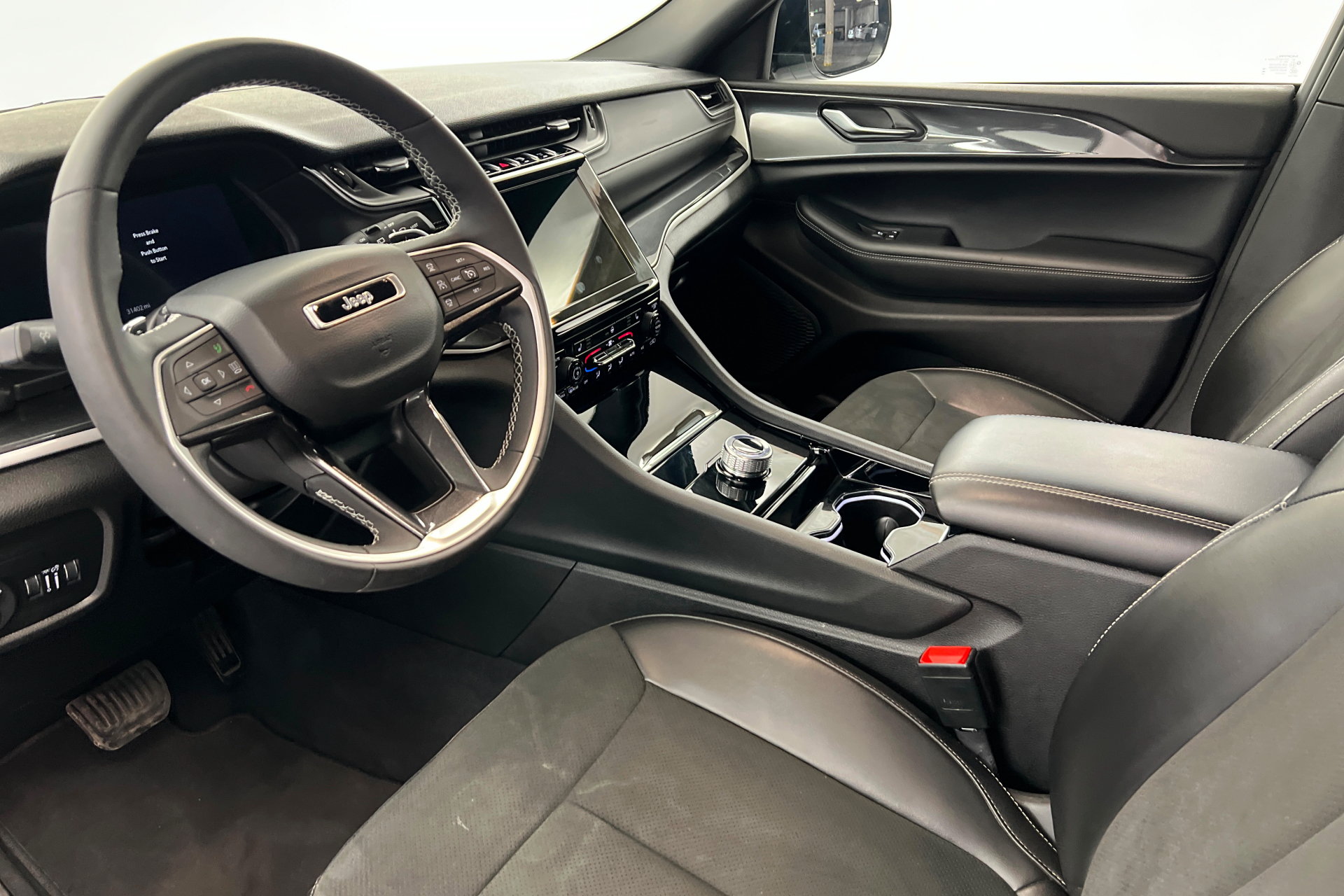 Certified 2023 Jeep Grand Cherokee Altitude AWD/4WD image 15