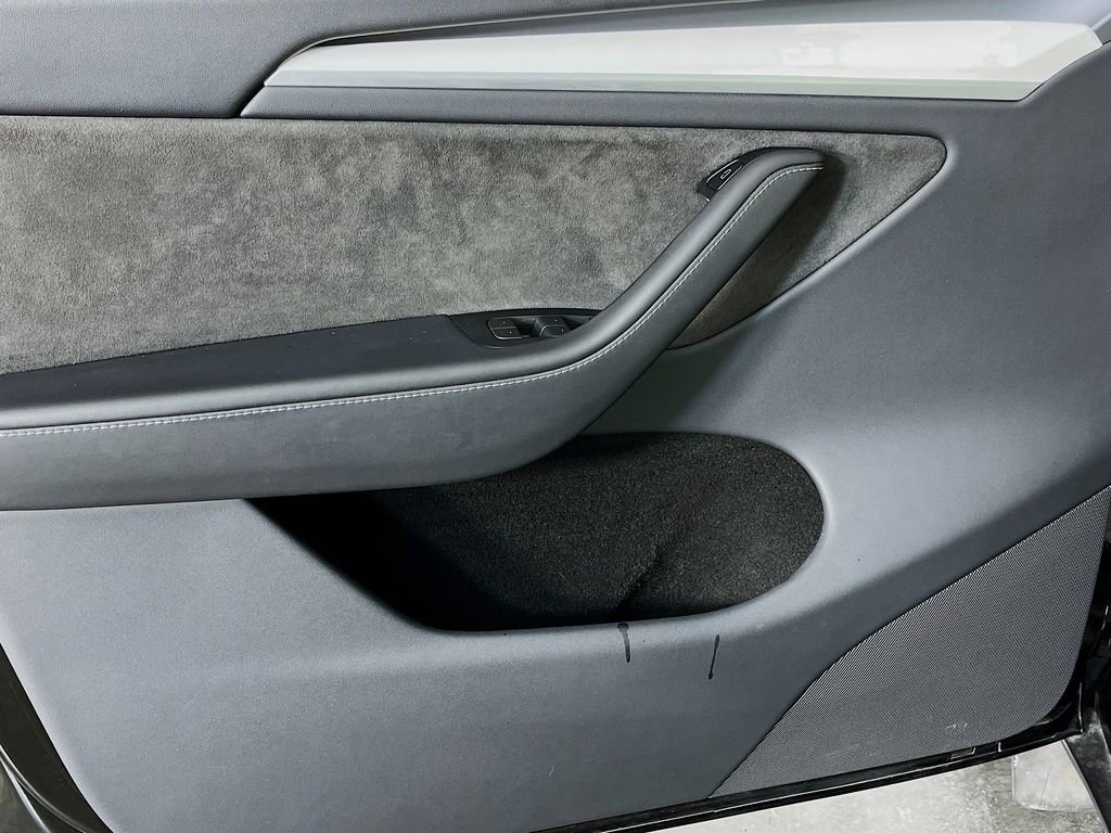 Used 2024 Tesla Model Y Performance image 21