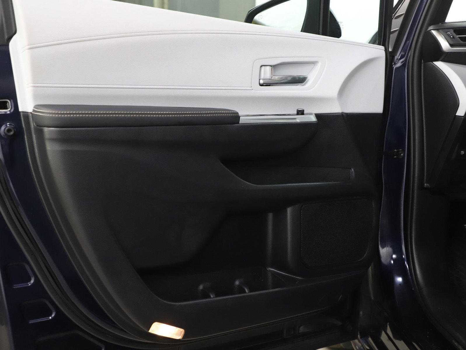 Used 2025 Toyota Sienna XSE image 20