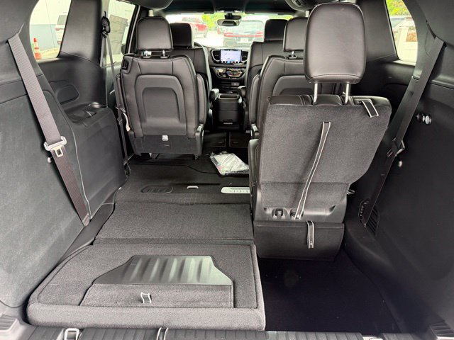 New 2026 Chrysler Pacifica Select AWD/4WD image 26