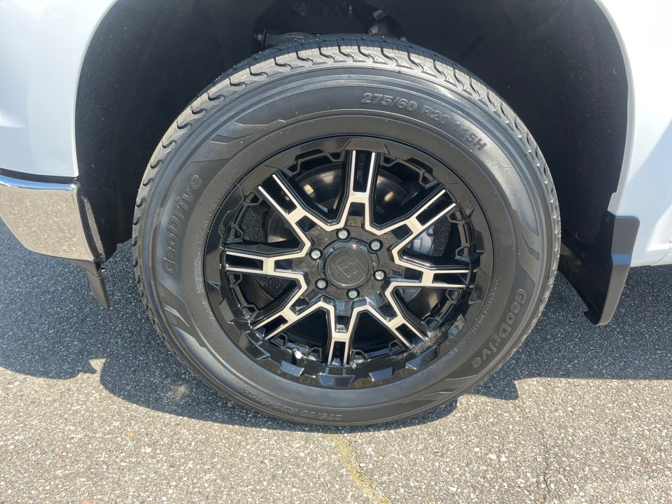 Used 2022 Chevrolet Silverado 1500 LT AWD/4WD image 29