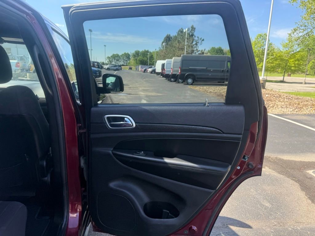 Used 2018 Jeep Grand Cherokee Laredo AWD/4WD image 44