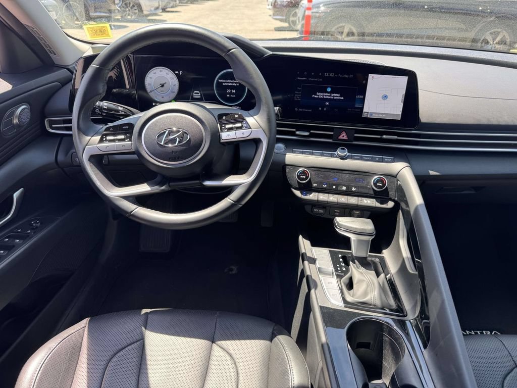 Certified 2023 Hyundai Elantra Limited FWD image 15