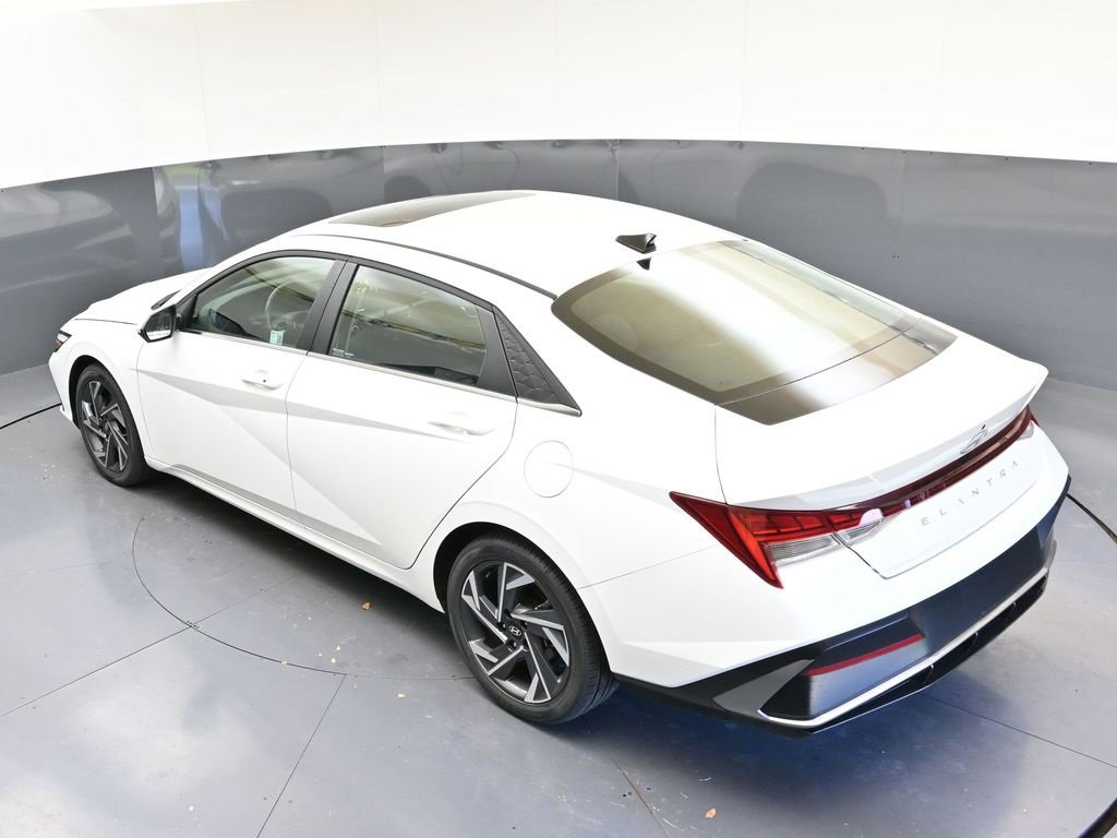 Certified 2025 Hyundai Elantra SEL w/ Cargo Package image 47