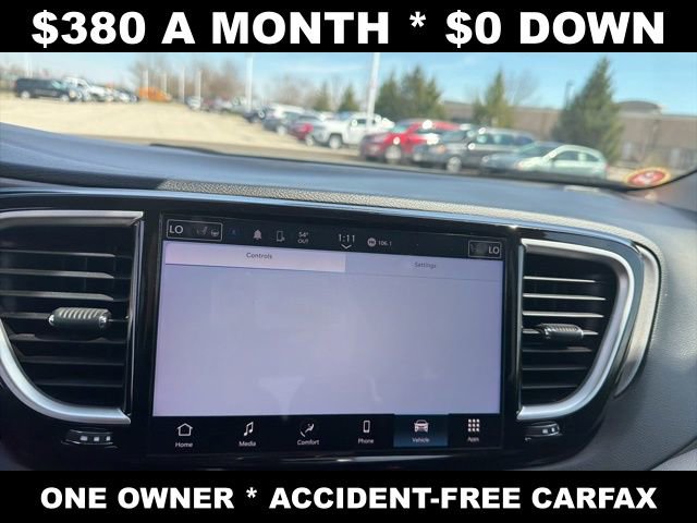 Used 2023 Chrysler Pacifica Touring-L image 19