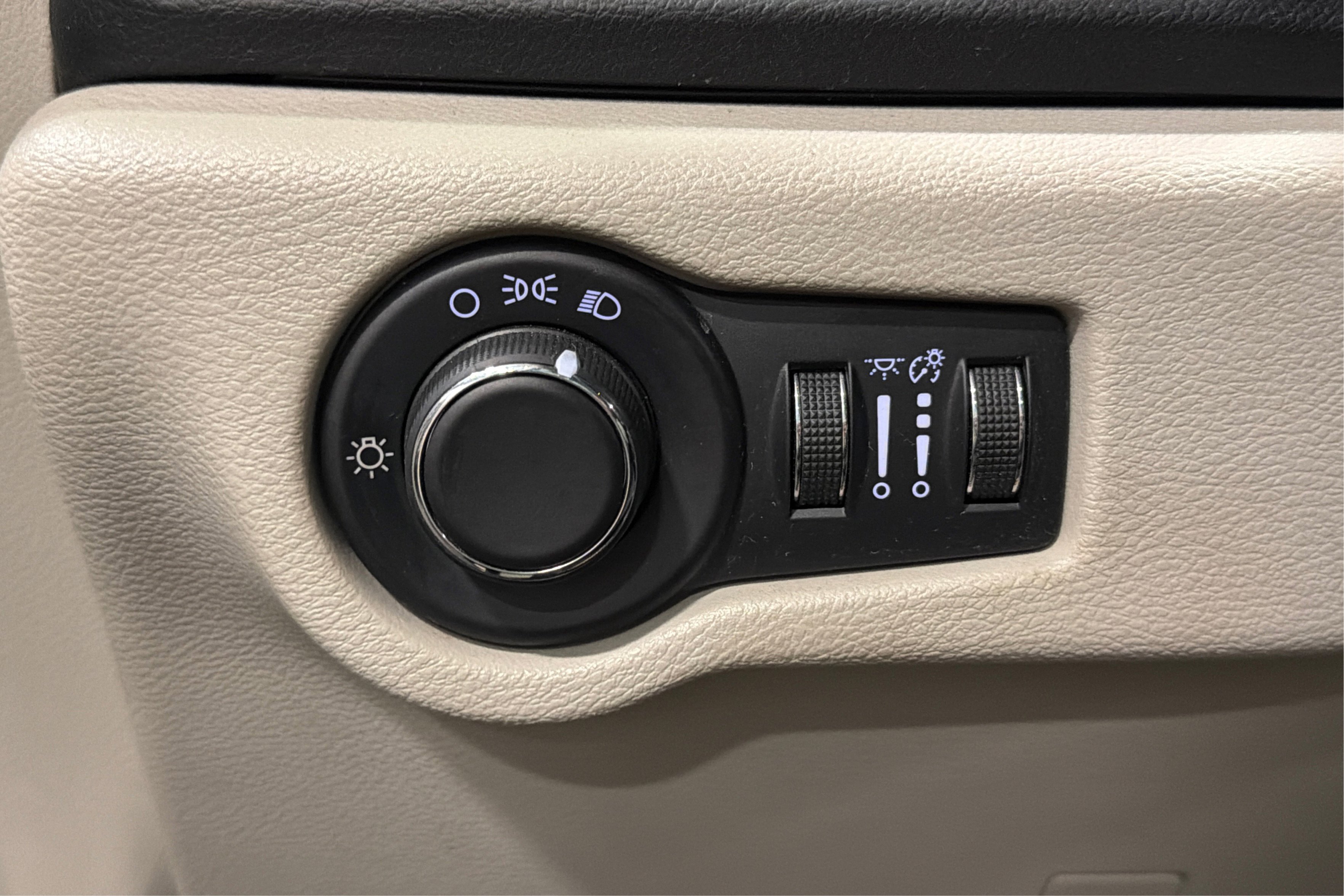 Used 2017 Chrysler Pacifica LX w/ Tire & Wheel Group FWD image 20