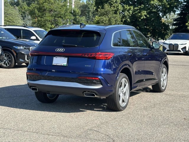Used 2025 Audi Q5 Premium Plus w/ Premium Plus AWD/4WD image 5