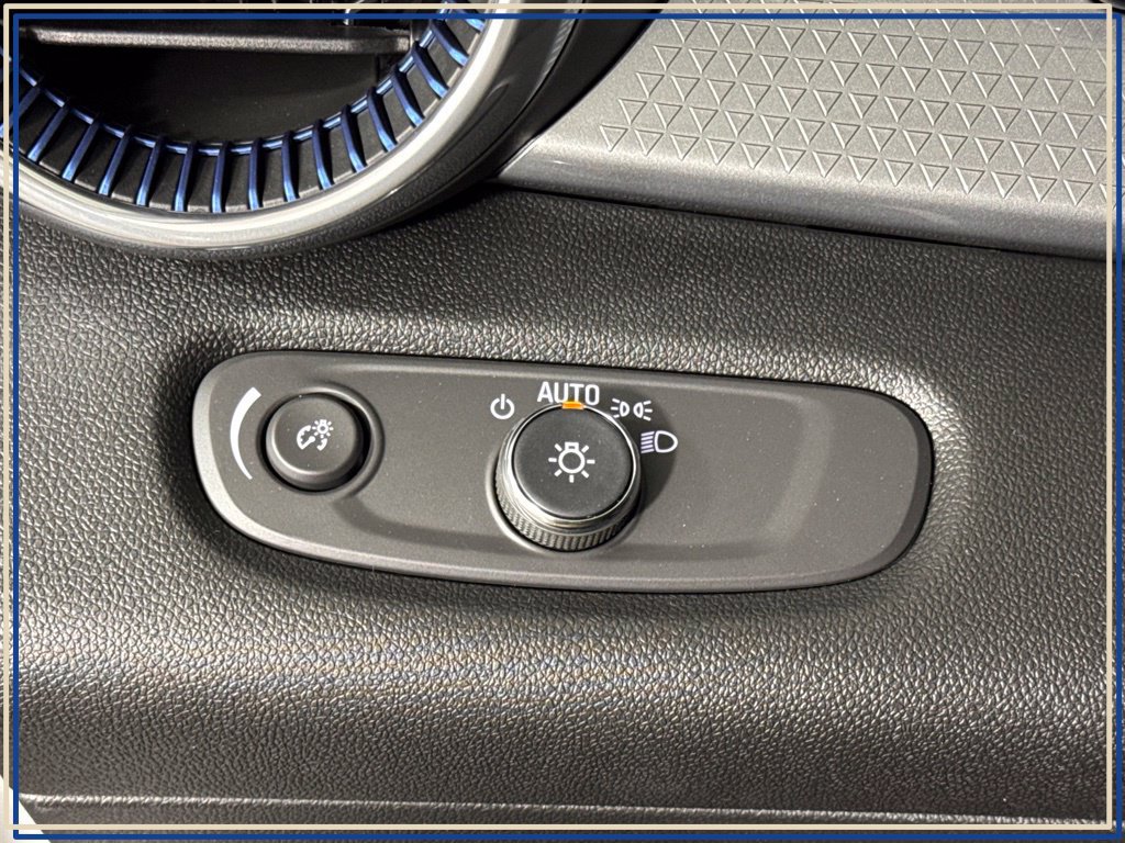 New 2026 Chevrolet Trax LT w/ LT Convenience Package FWD image 17
