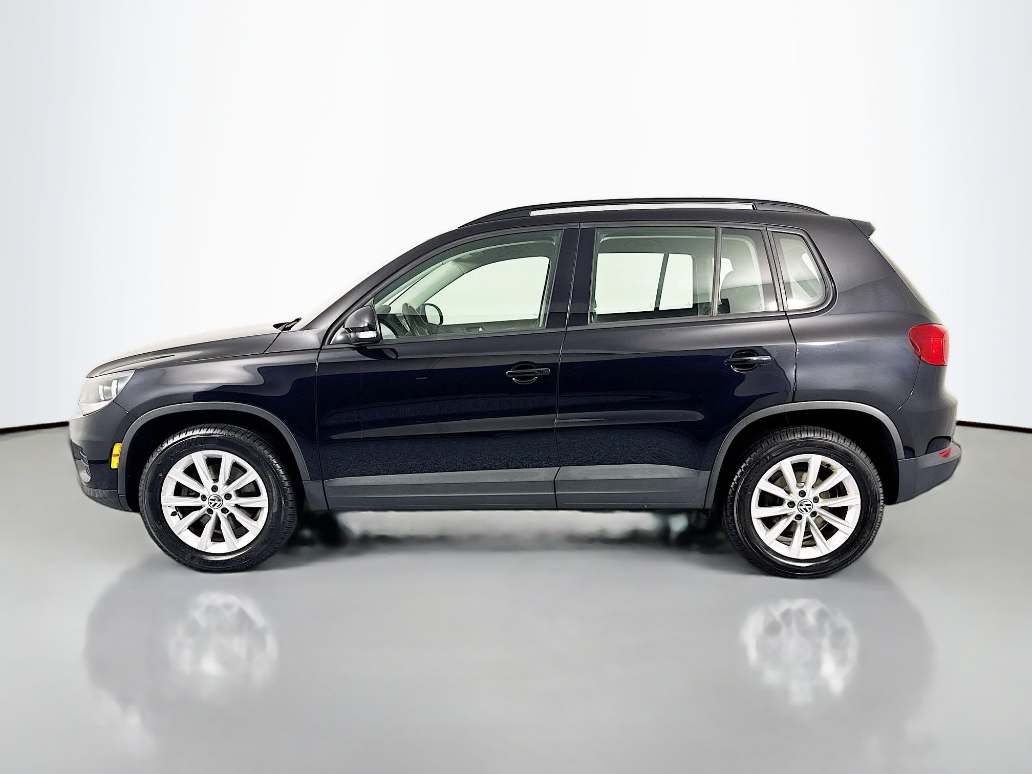 Used 2017 Volkswagen Tiguan Limited w/ Premium Package AWD/4WD image 8