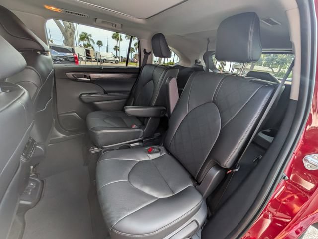 Used 2026 Toyota Highlander Platinum AWD/4WD image 15