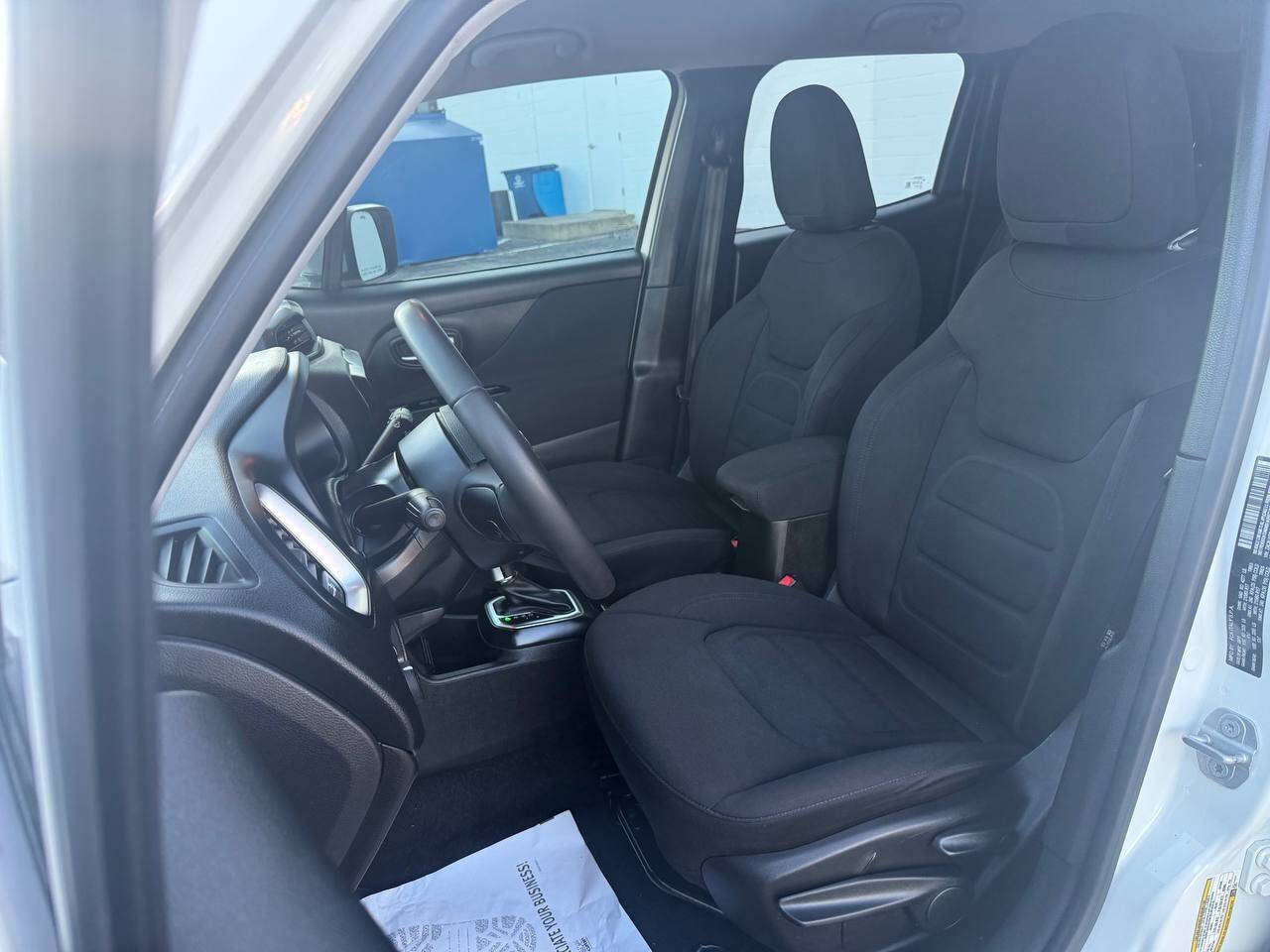 Used 2020 Jeep Renegade Latitude FWD image 11