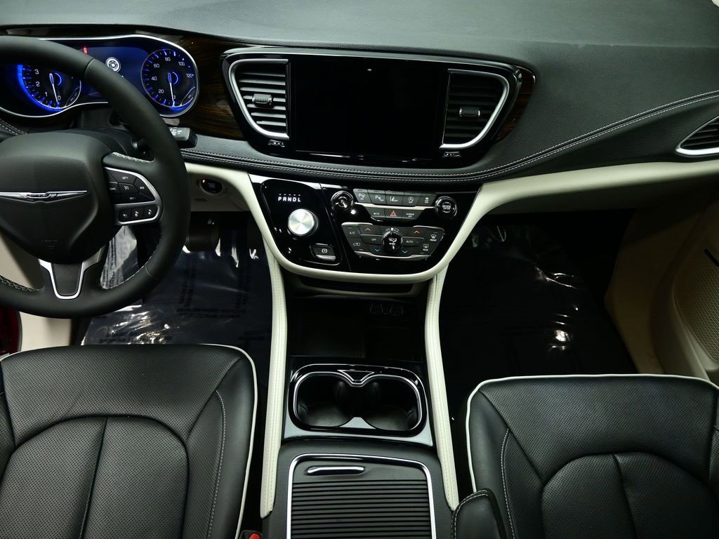 Used 2022 Chrysler Pacifica Limited image 6