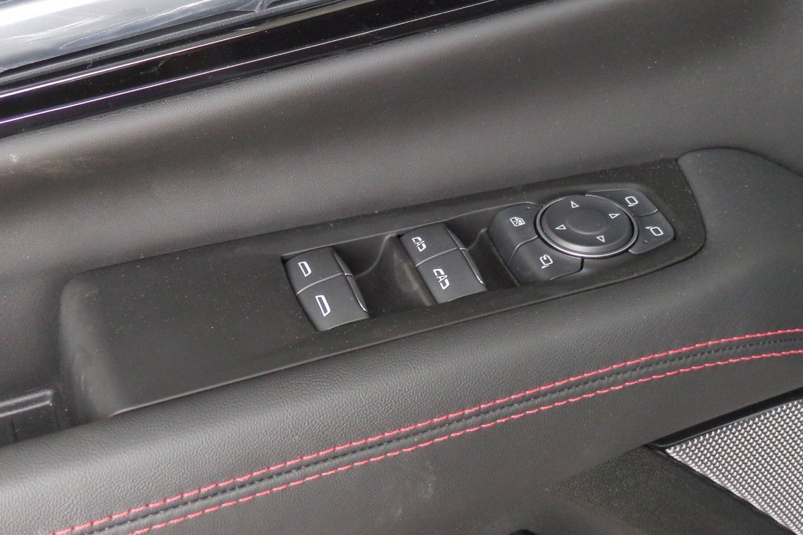 New 2026 GMC Yukon XL AT4 Ultimate w/ LPO, Floor Liner Package AWD/4WD image 11