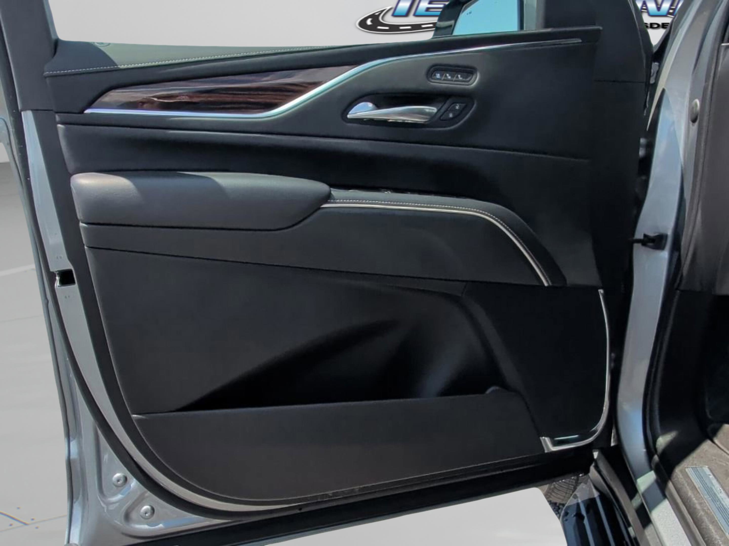 Used 2023 Cadillac Escalade Premium Luxury AWD/4WD image 18