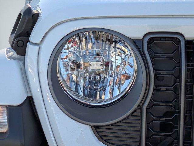 Certified 2025 Jeep Gladiator Mojave AWD/4WD image 9