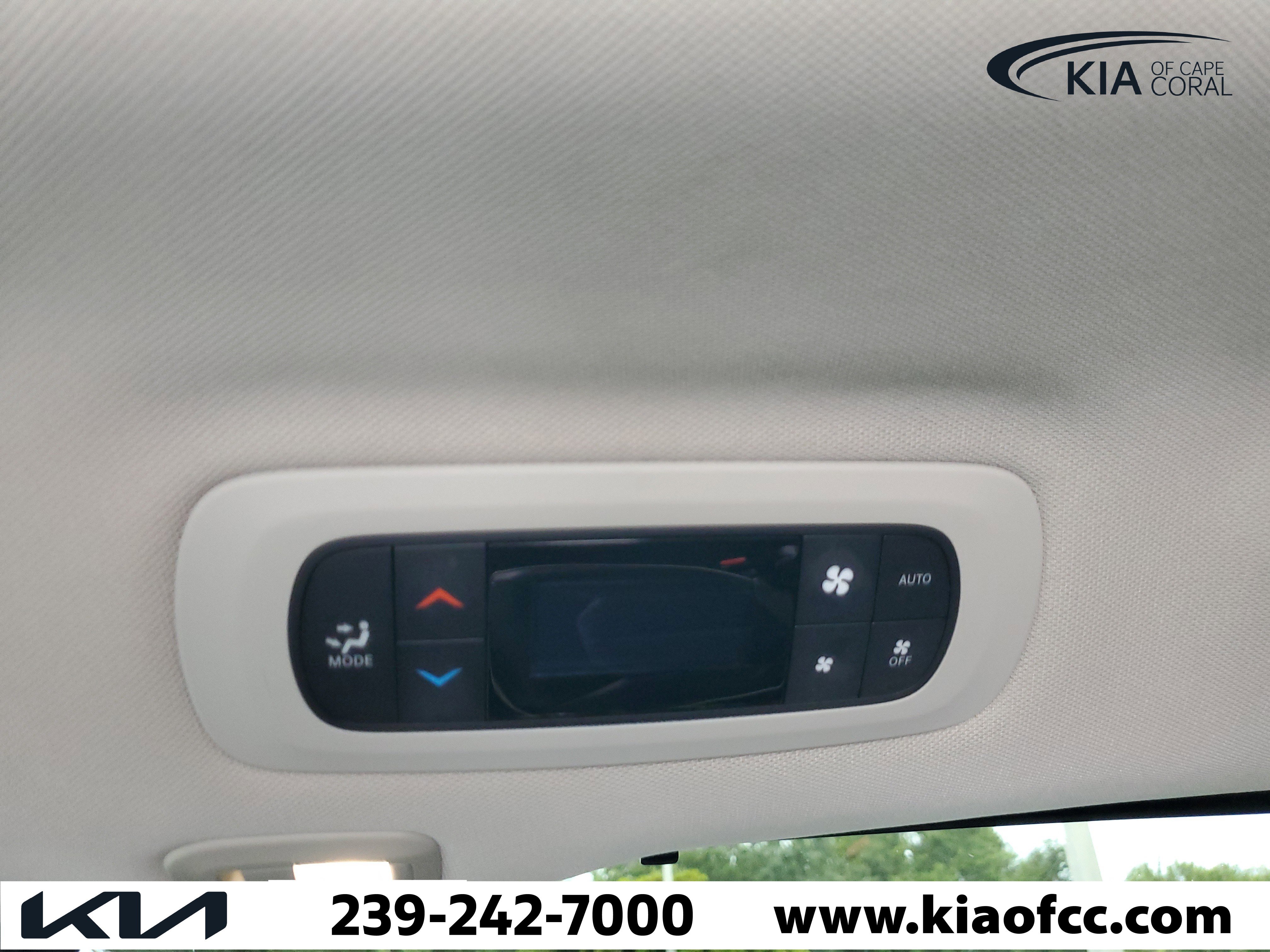 Used 2022 Chrysler Pacifica Limited FWD image 16