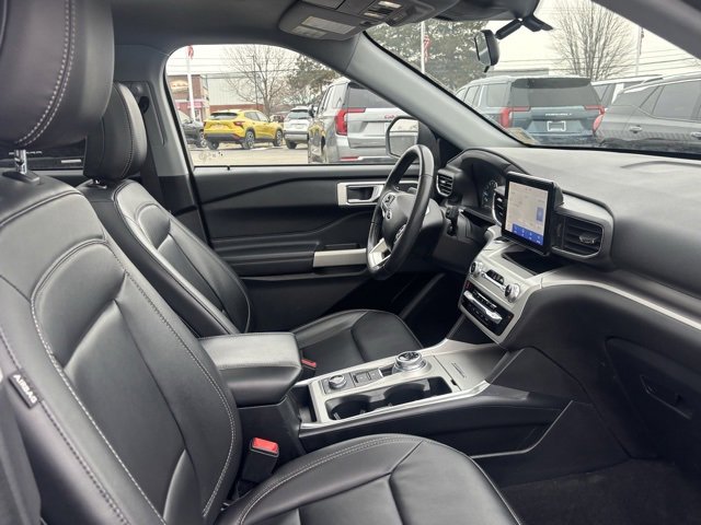 Used 2022 Ford Explorer XLT w/ Equipment Group 202A image 13