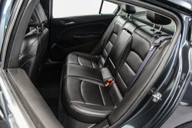 Used 2017 Chevrolet Cruze Premier FWD image 14