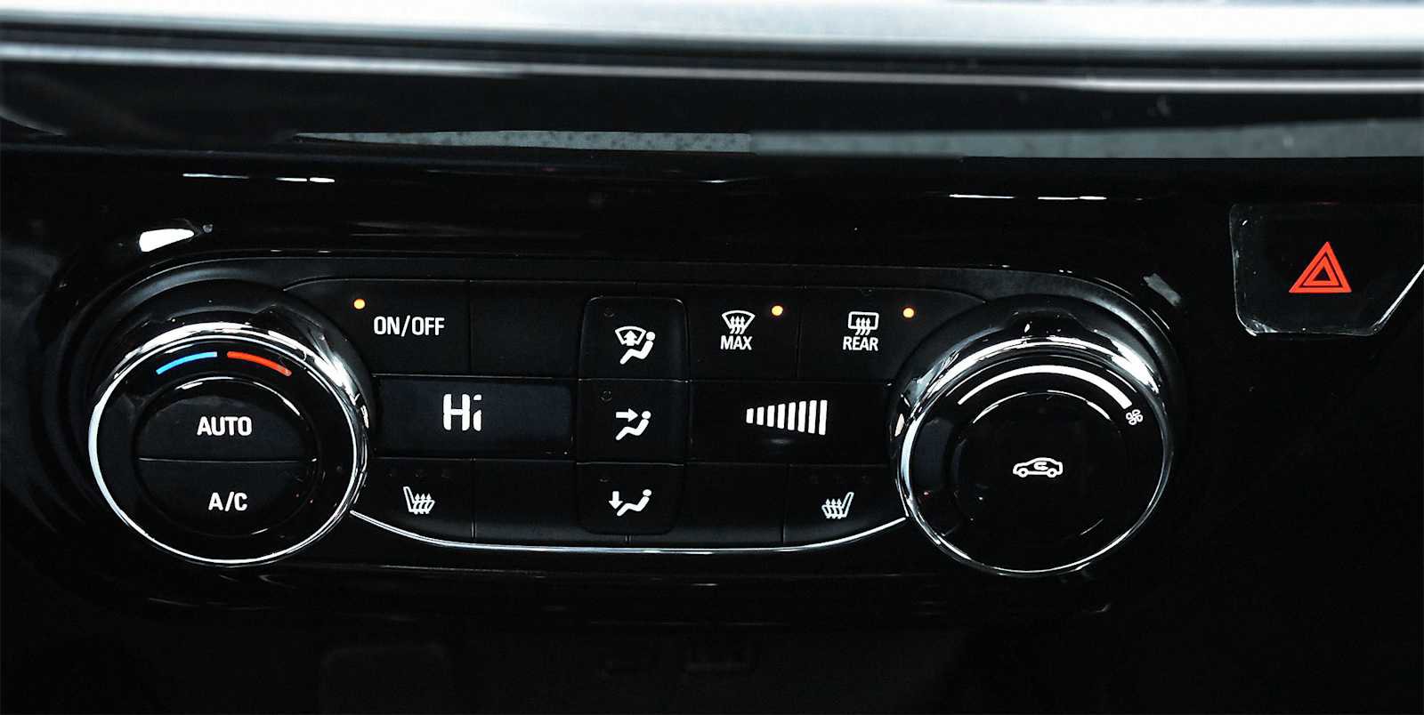 Used 2025 Chevrolet Trax RS w/ Sunroof Package image 21