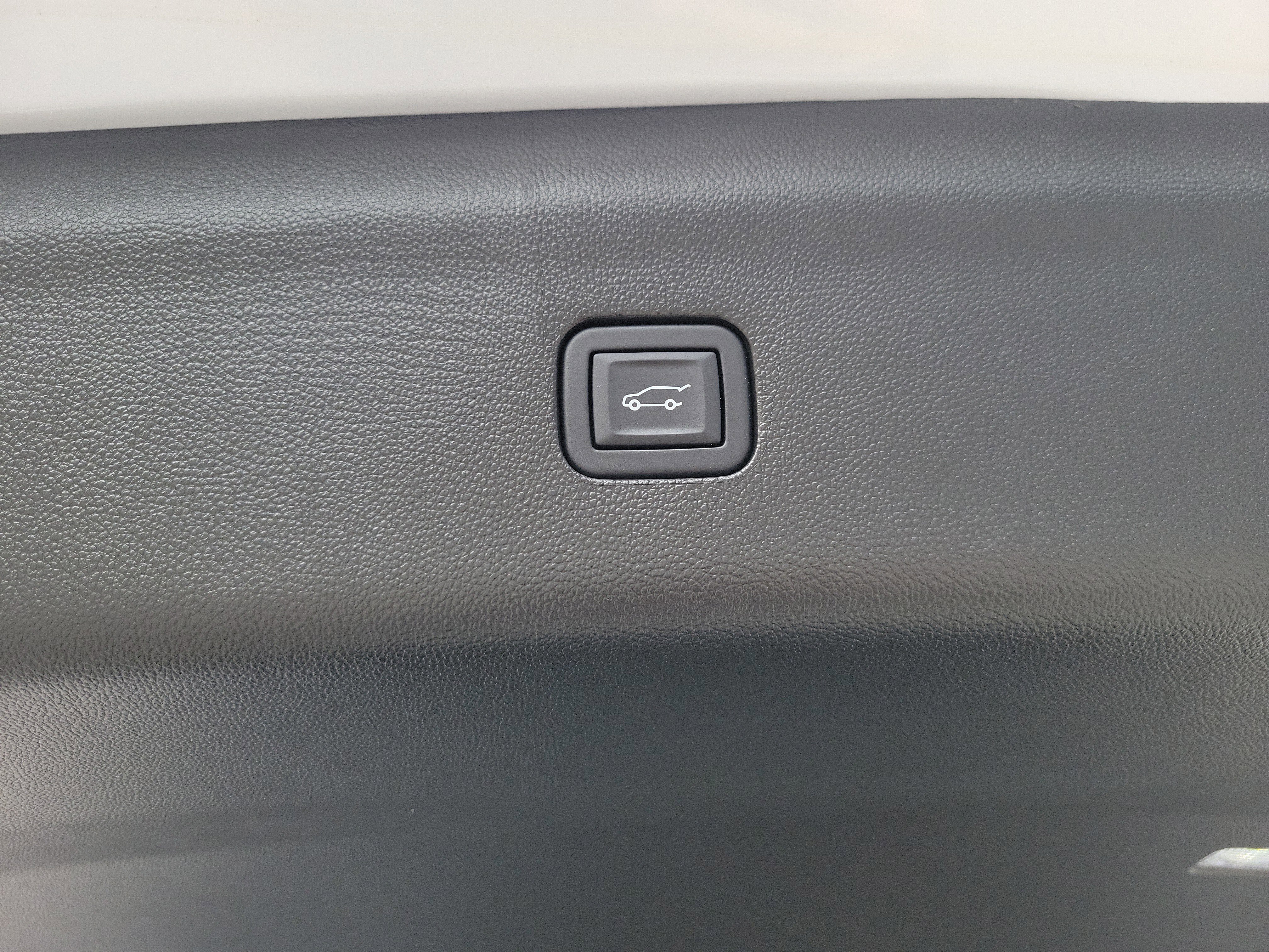 Used 2023 Buick Enclave Essence w/ Sport Touring Edition image 11