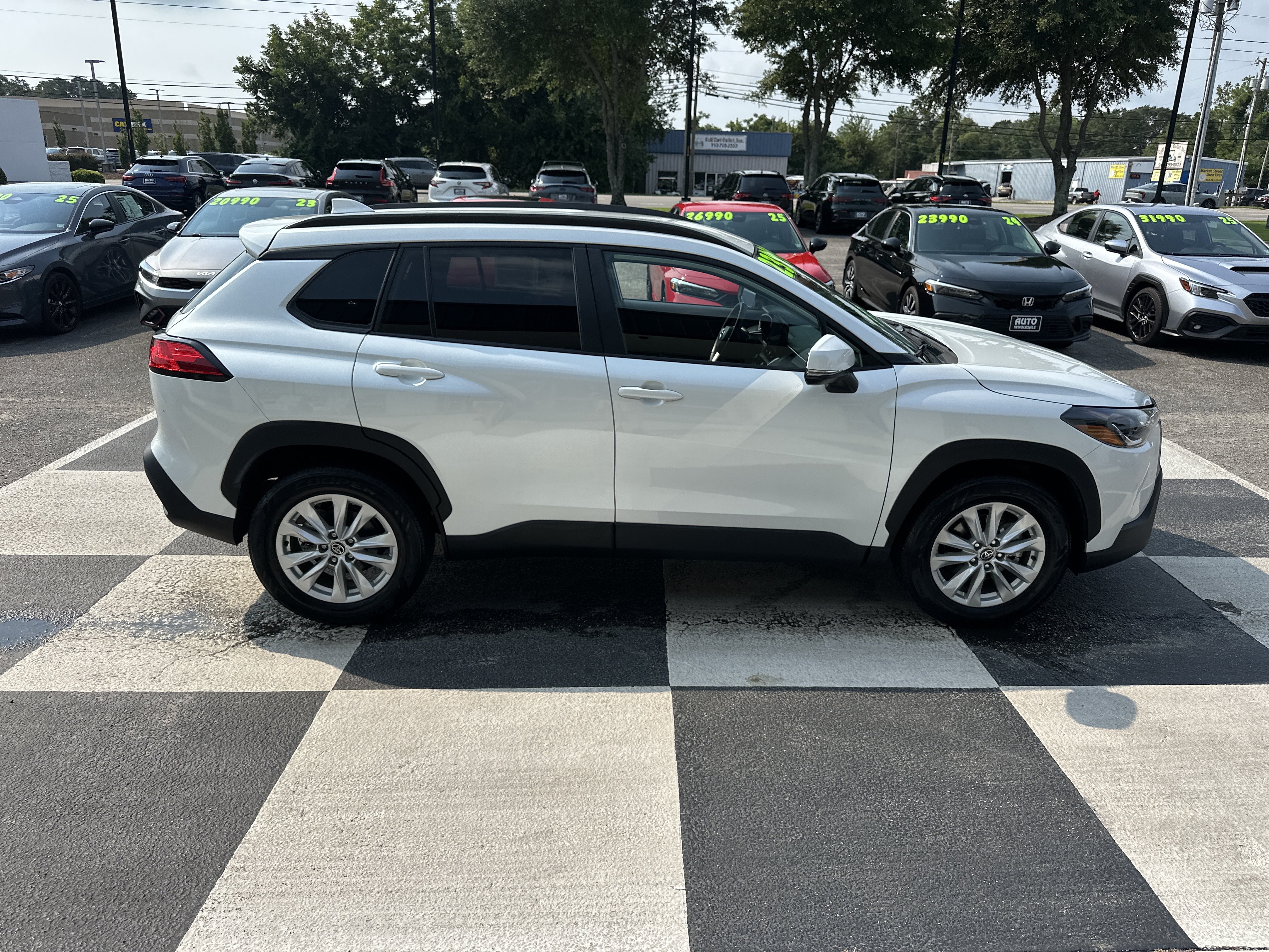 Used 2023 Toyota Corolla Cross LE FWD image 3