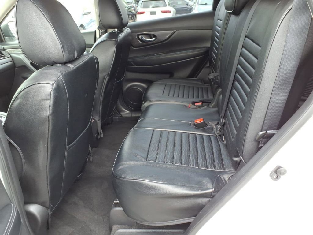 Used 2018 Nissan Rogue SV AWD/4WD image 11