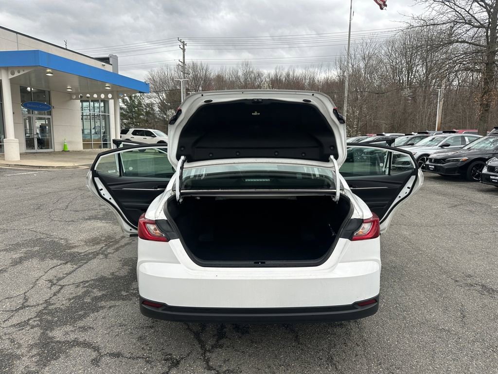 Used 2025 Toyota Camry LE image 27