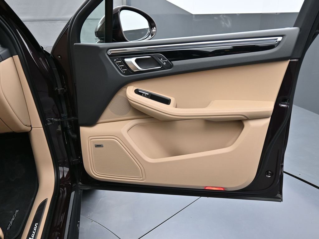Certified 2025 Porsche Macan image 29