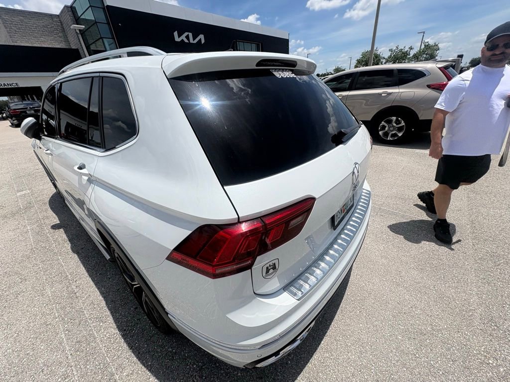Used 2022 Volkswagen Tiguan SEL R-Line AWD/4WD image 2