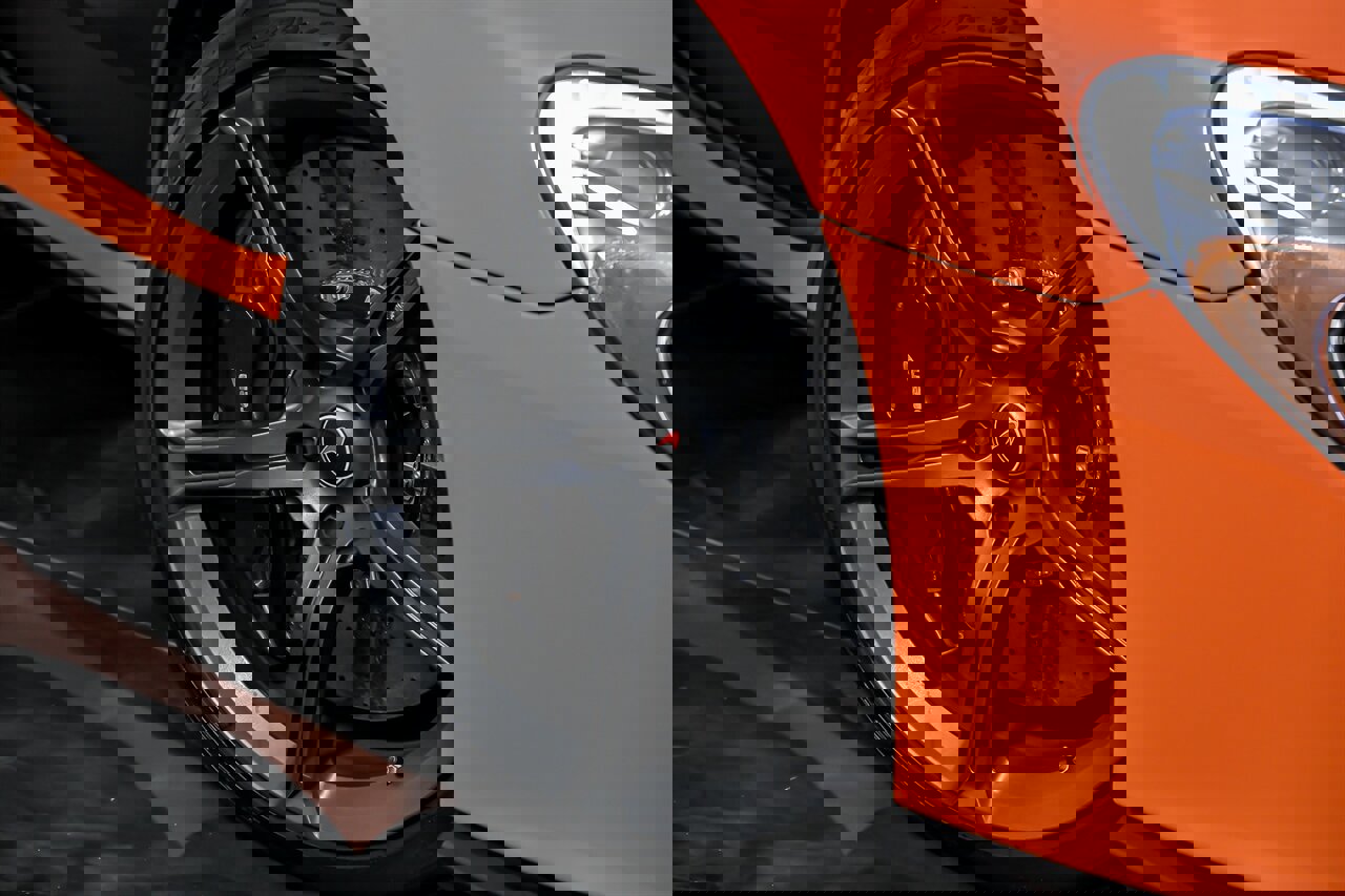 Used 2015 McLaren 650S Spider image 4