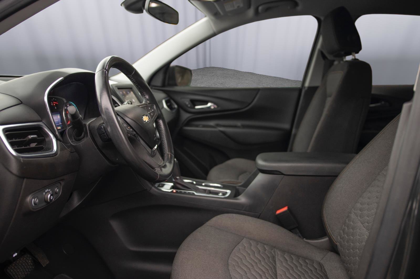 Used 2021 Chevrolet Equinox LT image 2