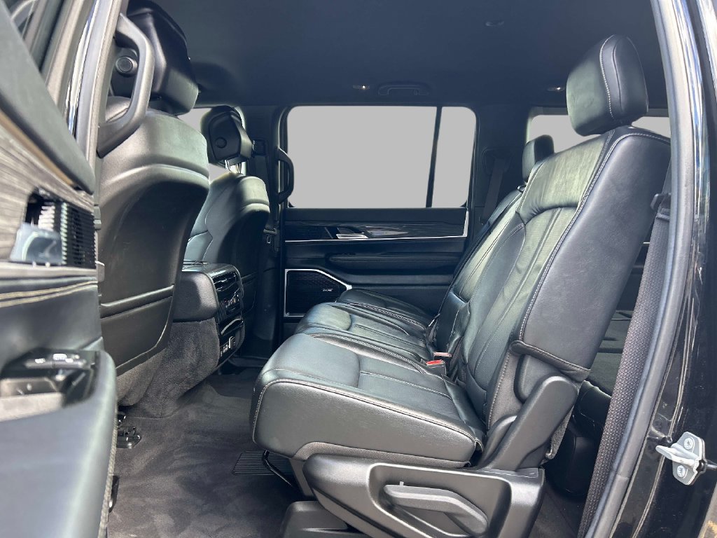 Used 2022 Jeep Wagoneer Series II AWD/4WD image 18