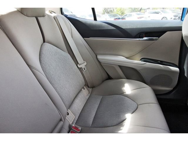 Used 2020 Toyota Camry LE image 10