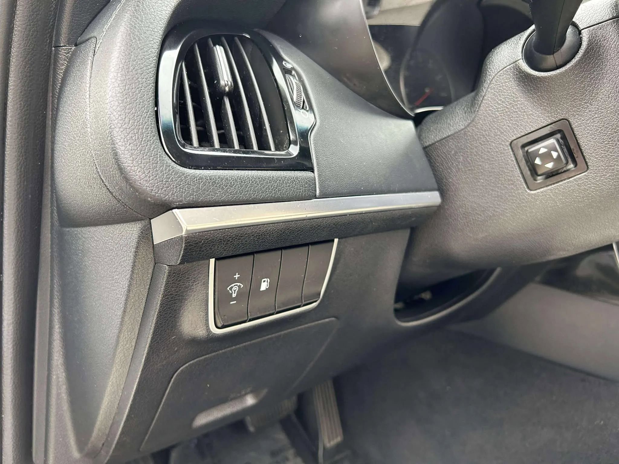 Used 2018 Kia Stinger Premium image 12