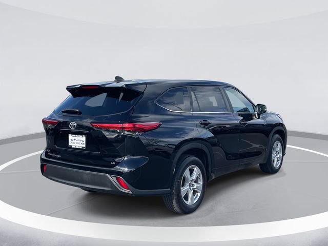 Used 2023 Toyota Highlander LE image 5