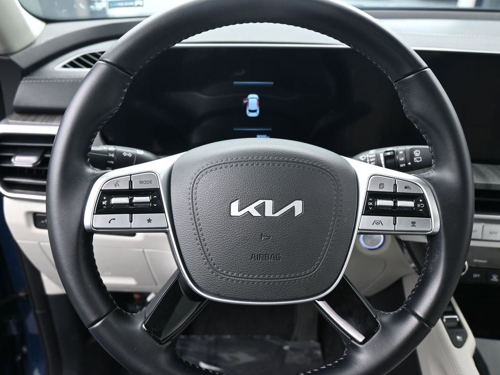 Used 2025 Kia Telluride EX w/ EX Captain's Chair Package image 15