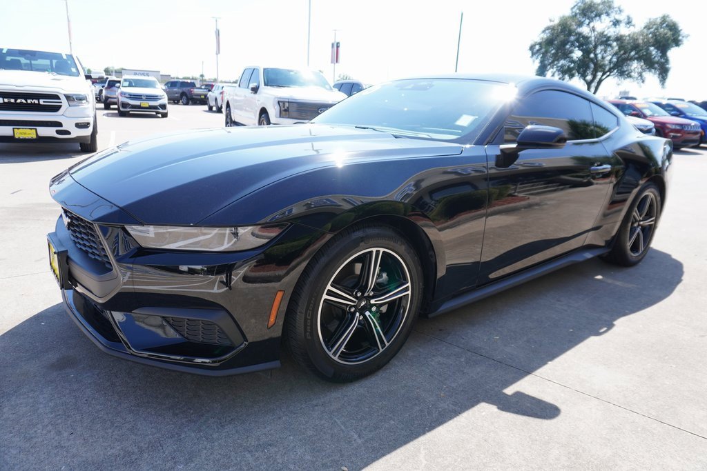 Certified 2025 Ford Mustang Coupe image 3