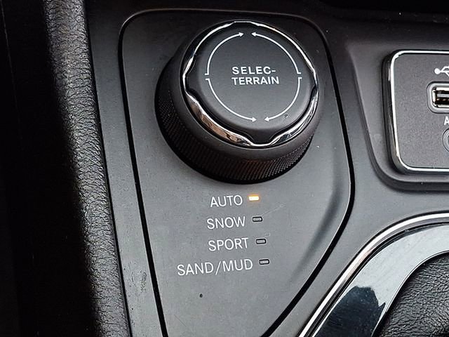 Used 2020 Jeep Cherokee Limited image 25