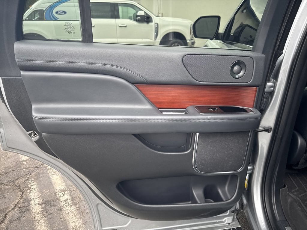 Used 2022 Lincoln Navigator Reserve AWD/4WD image 32
