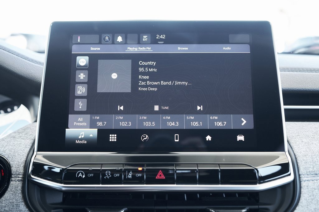 Used 2023 Jeep Compass Sport image 49